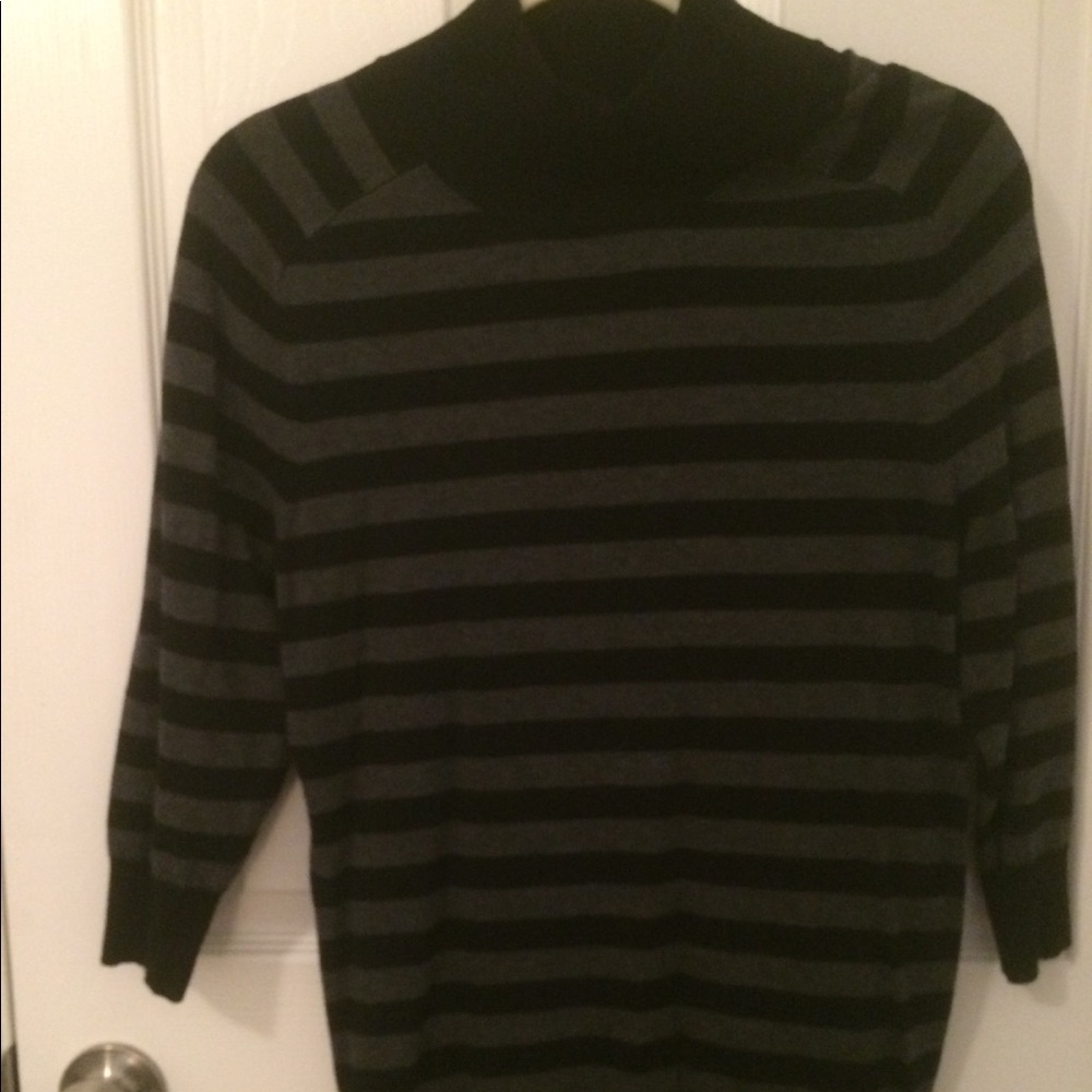 🌷5 for $25 APT  9 Mock Turtleneck Sweater